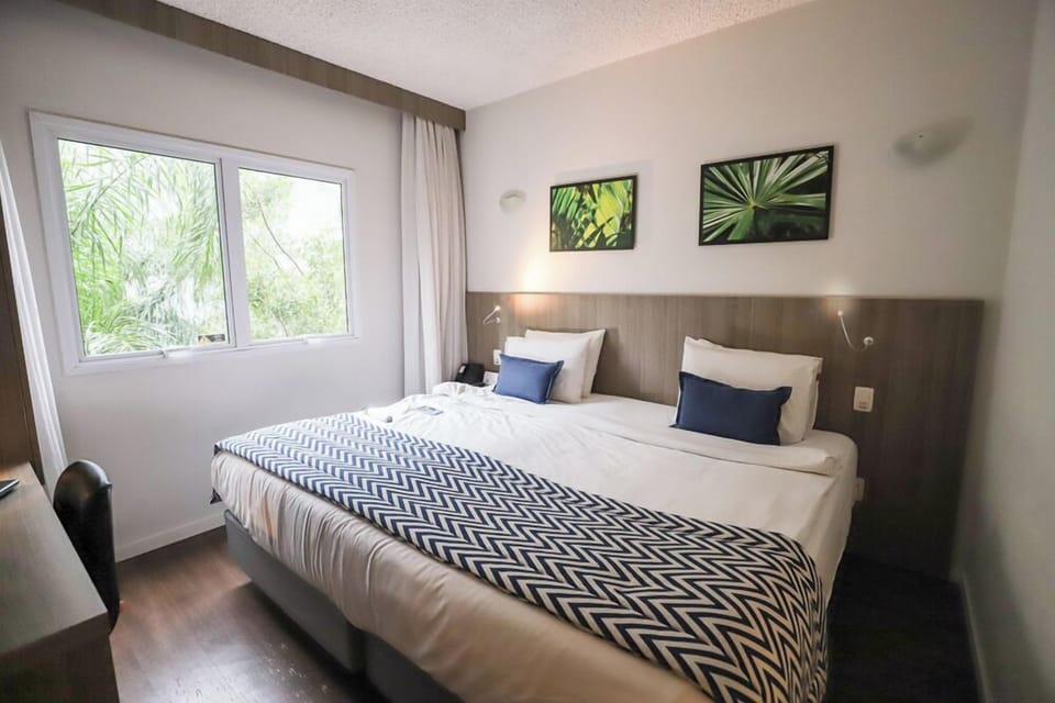 Luxury Double Room, 1 King Bed | In-room safe, desk, soundproofing, iron/ironing board