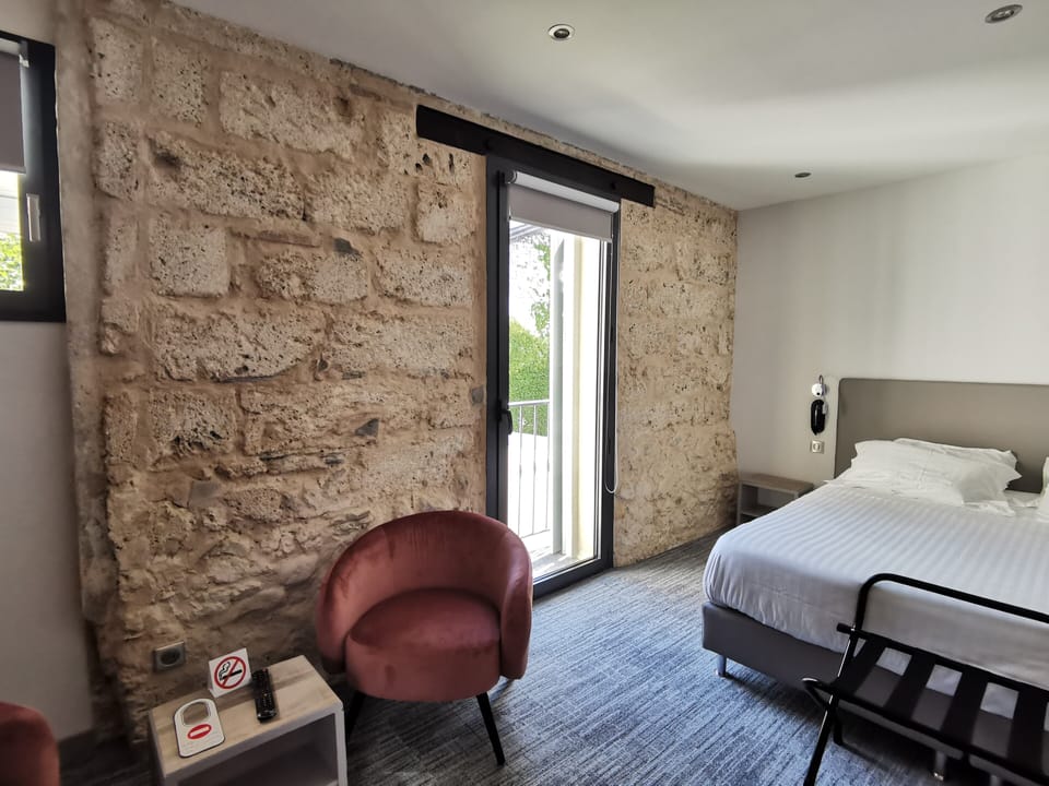 Junior Double Room, 1 King Bed, Balcony, Mountainside | Memory foam beds, individually furnished, desk, laptop workspace