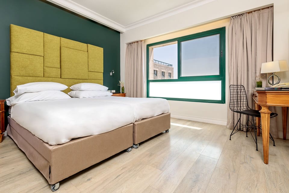 Deluxe Room Shaked | Minibar, in-room safe, desk, blackout drapes