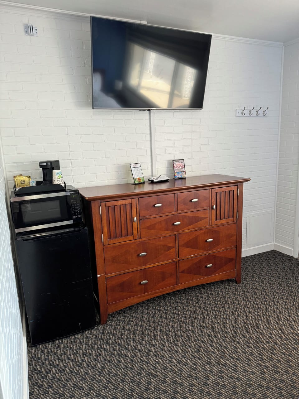 Free WiFi, bed sheets