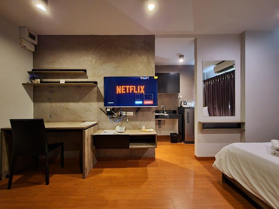 Premium Studio | Desk, free WiFi
