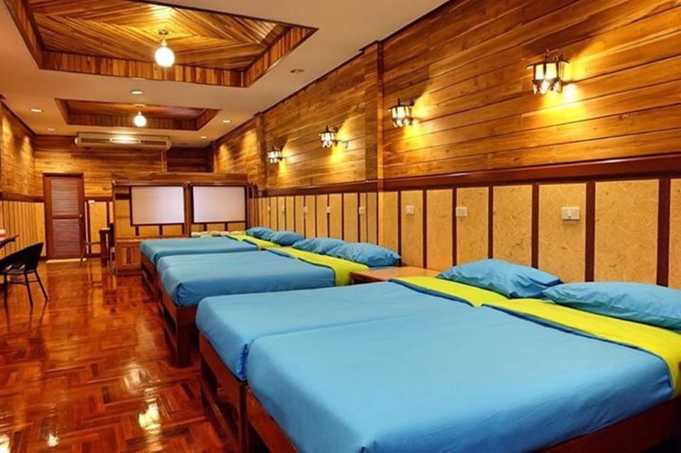 Suite for 6 persons | Desk, free WiFi