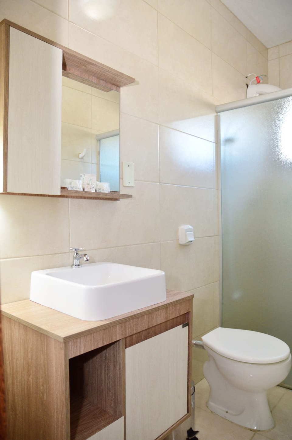 Superior Apartment | Bathroom | Shower, free toiletries, hair dryer, towels