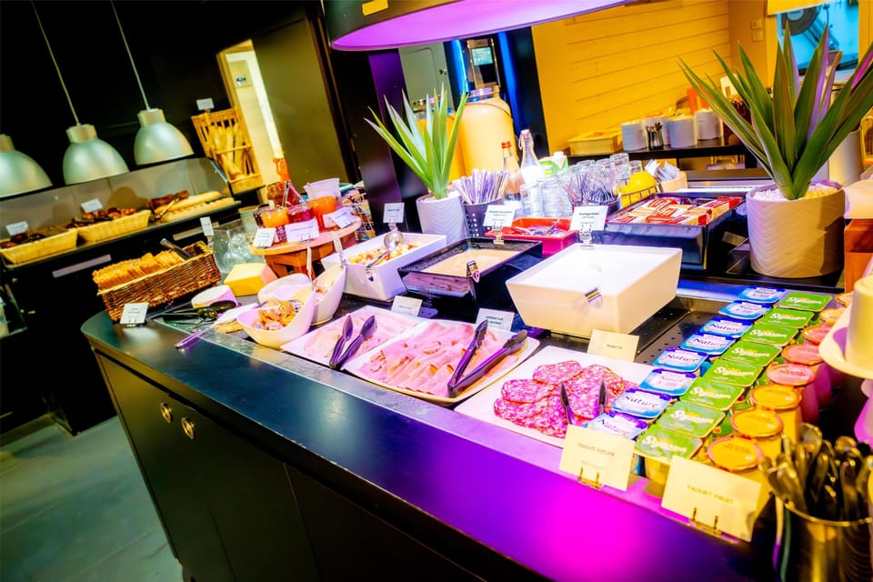 Daily buffet breakfast (EUR 13.9 per person)