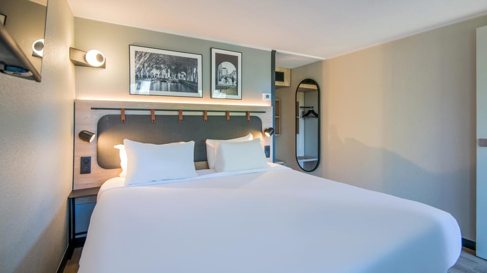 Superior Room, 1 King Bed | Premium bedding, desk, blackout drapes, iron/ironing board