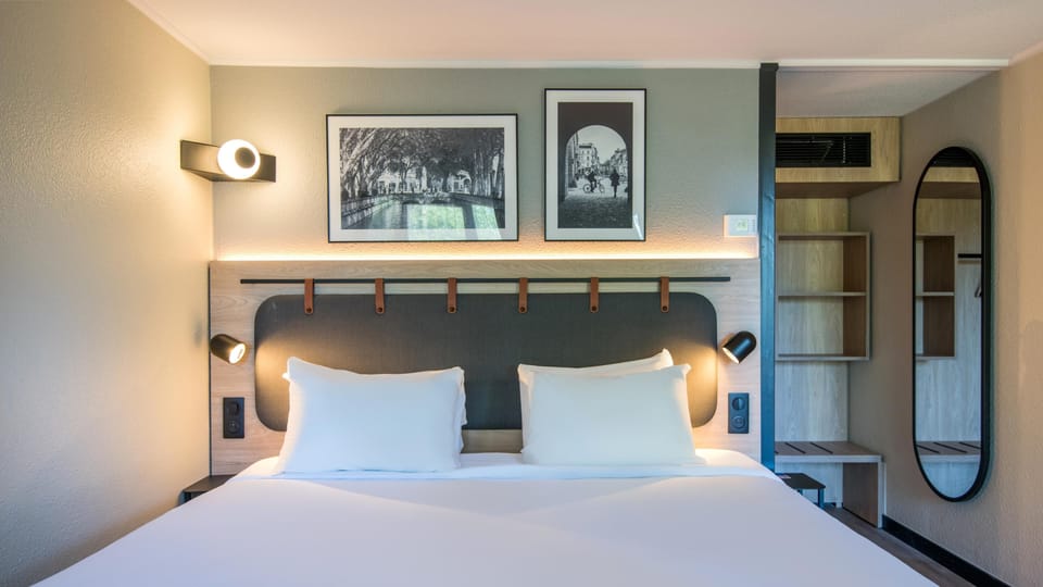 Superior Room, 1 King Bed | Premium bedding, desk, blackout drapes, iron/ironing board