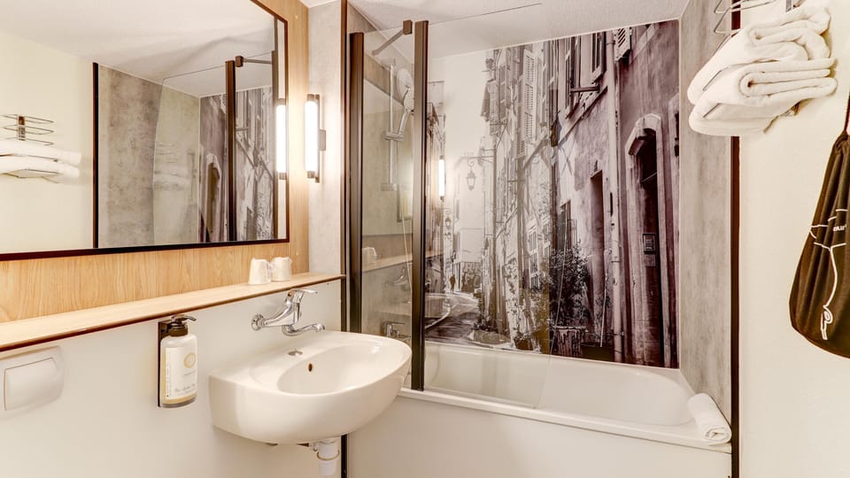 Bathtub, eco-friendly toiletries, hair dryer (on request), towels