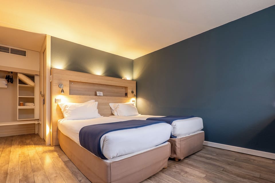 Standard Room, 2 Twin Beds | Premium bedding, desk, blackout drapes, iron/ironing board