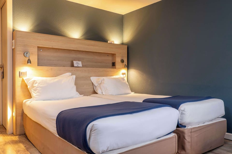 Standard Room, 2 Twin Beds | Premium bedding, desk, blackout drapes, iron/ironing board