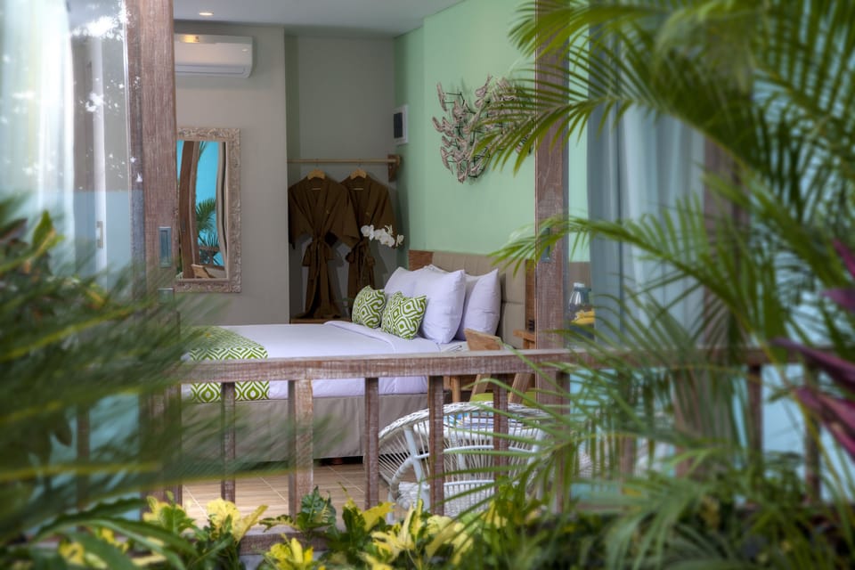 Room, Garden View | Minibar, in-room safe, desk, free WiFi