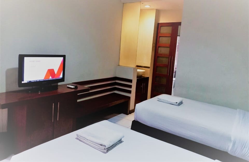 Standard Twin Room | Desk, free WiFi, bed sheets