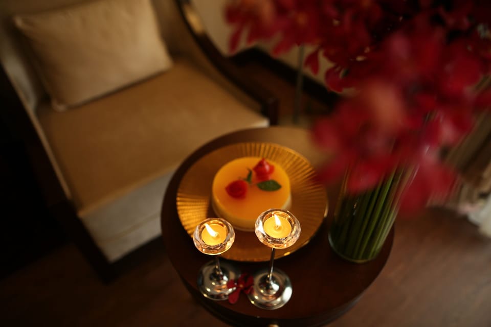 The Scarlett Suite | Minibar, in-room safe, desk, blackout drapes