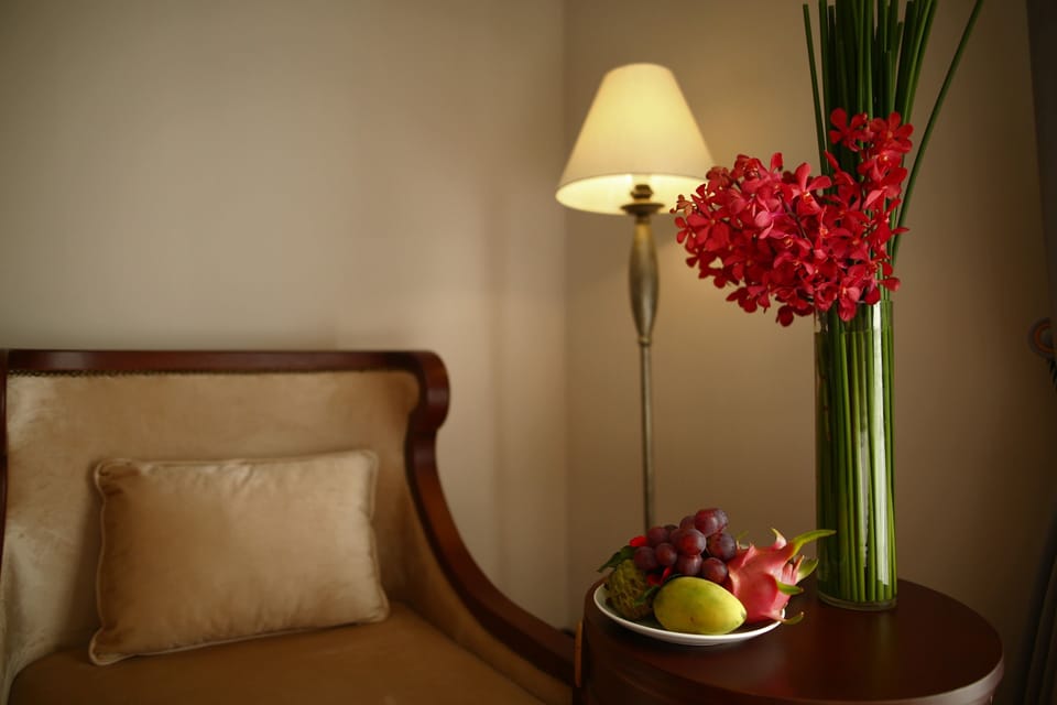 The Scarlett Suite | Minibar, in-room safe, desk, blackout drapes
