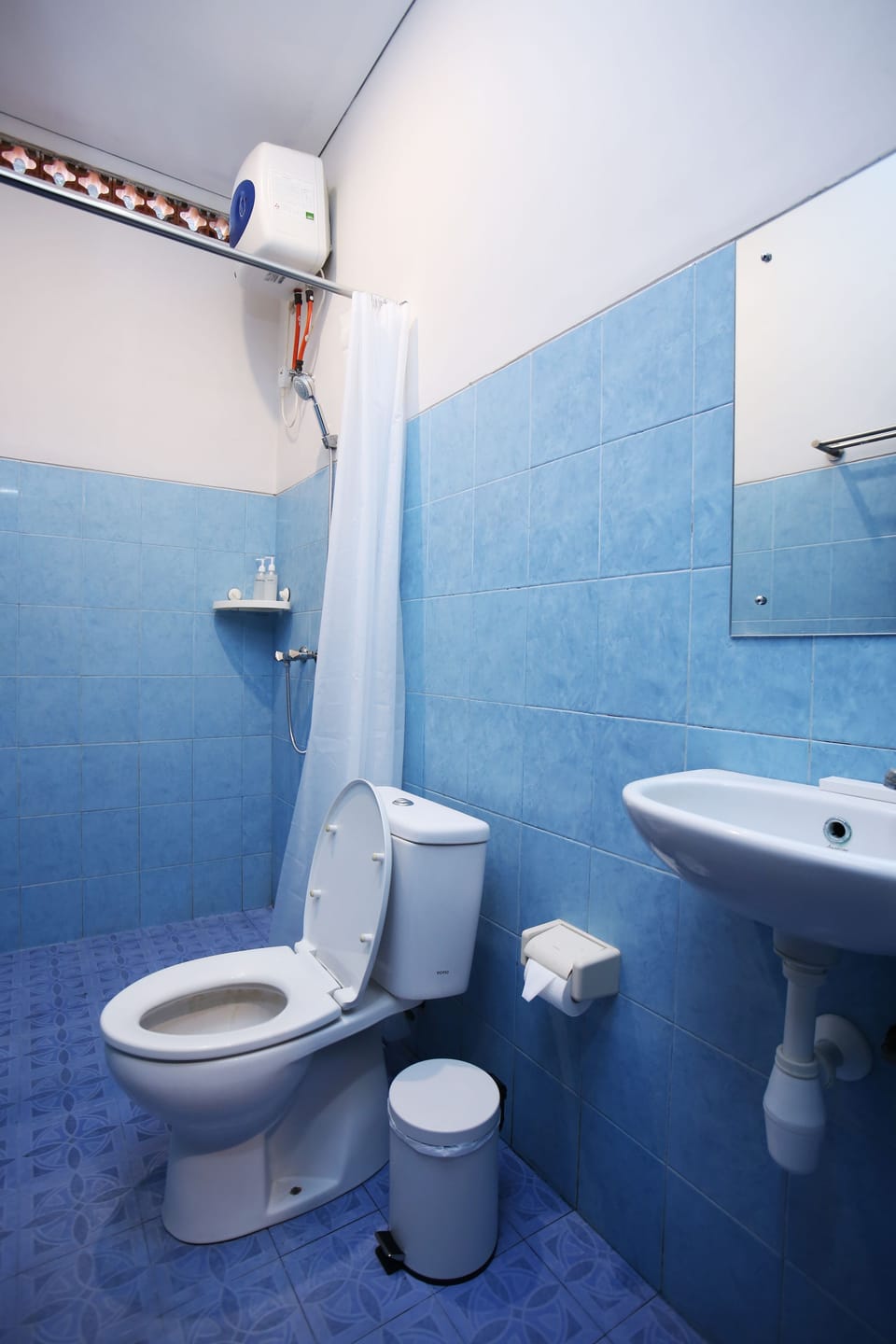 Superior Room, 1 Double Bed, City View | Bathroom | Shower, free toiletries, hair dryer, bidet