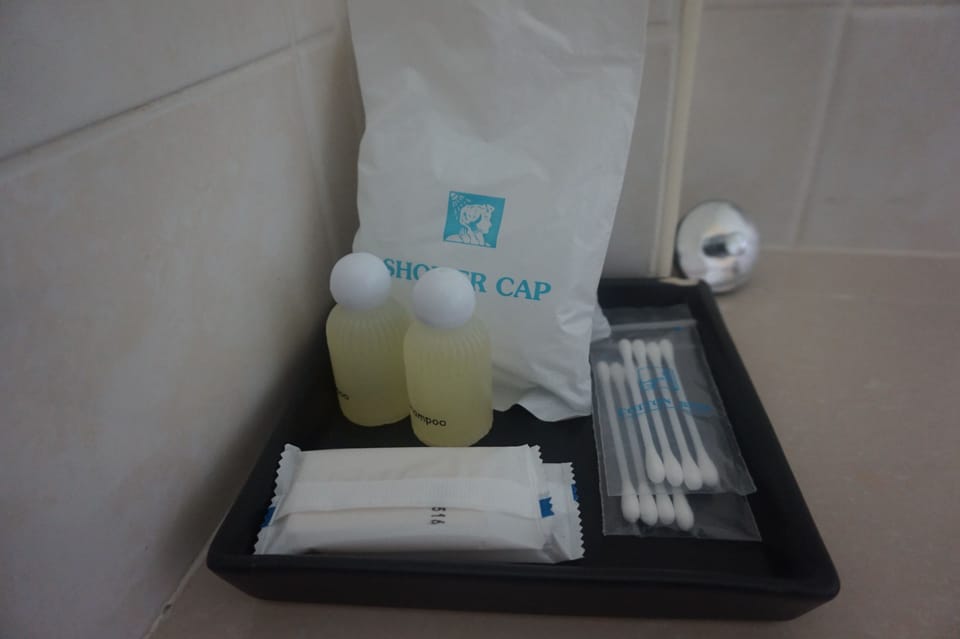 Shower, free toiletries, towels