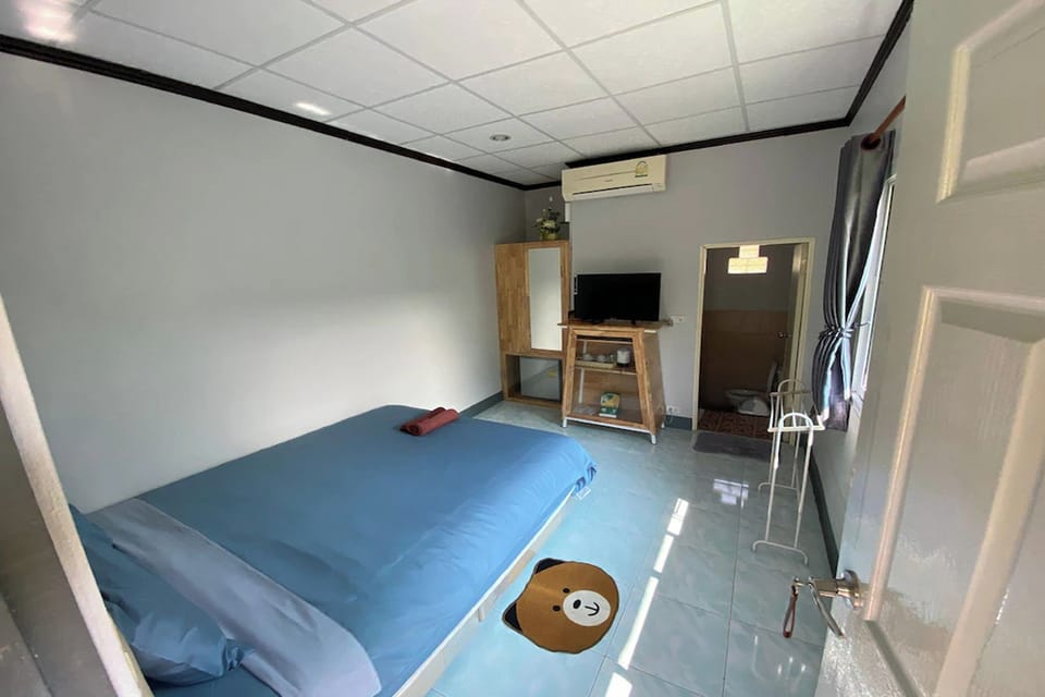 Standard Room | Desk, free WiFi, bed sheets