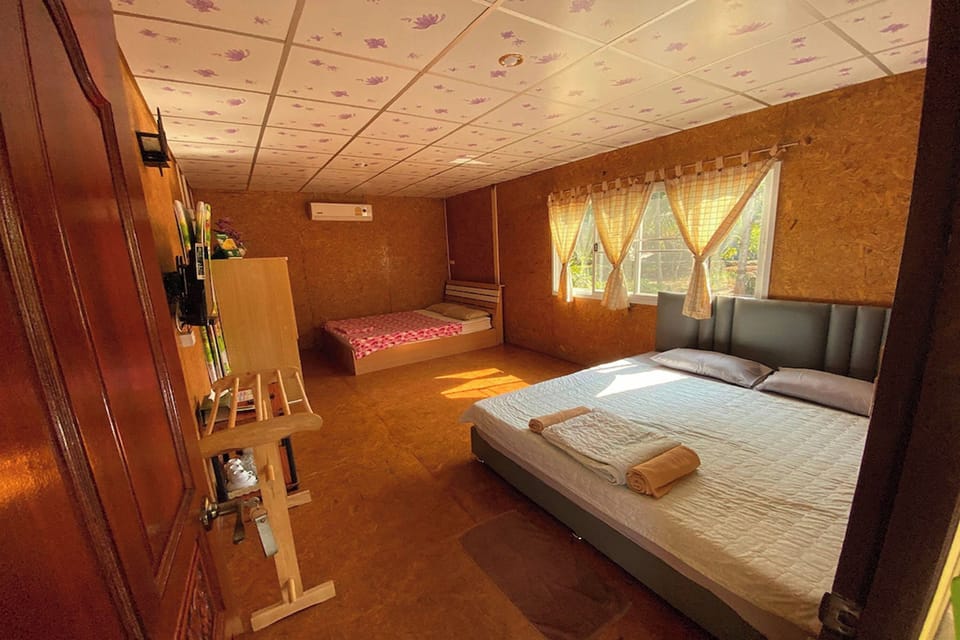 Family Room B with Terrace | Desk, free WiFi, bed sheets