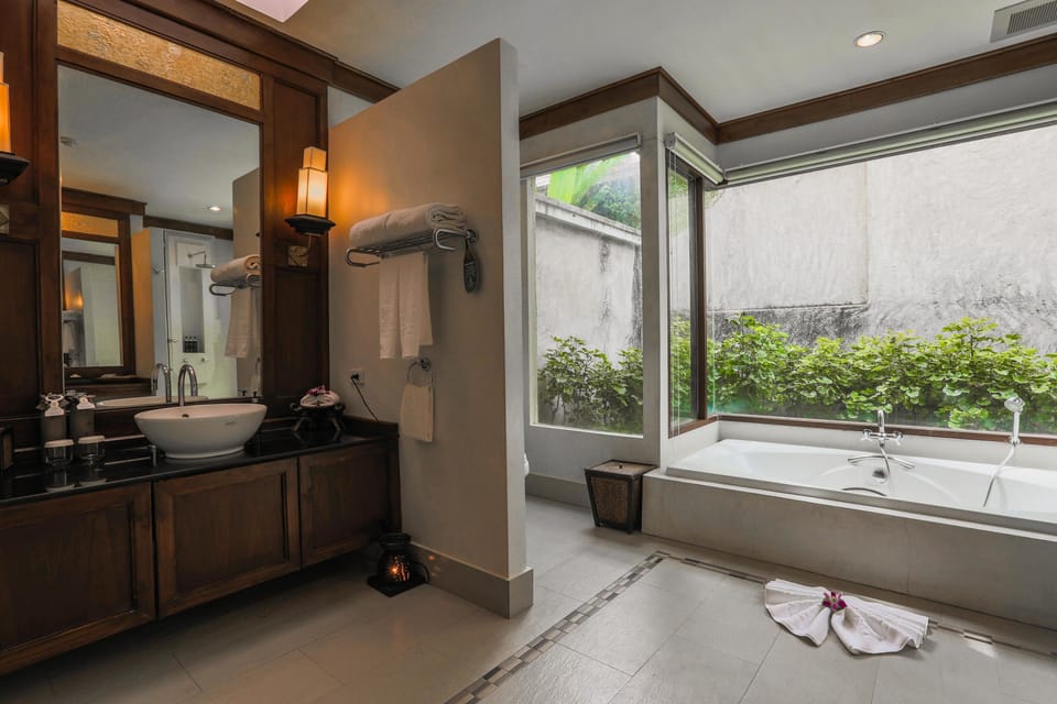 Shower, hair dryer, bathrobes, slippers