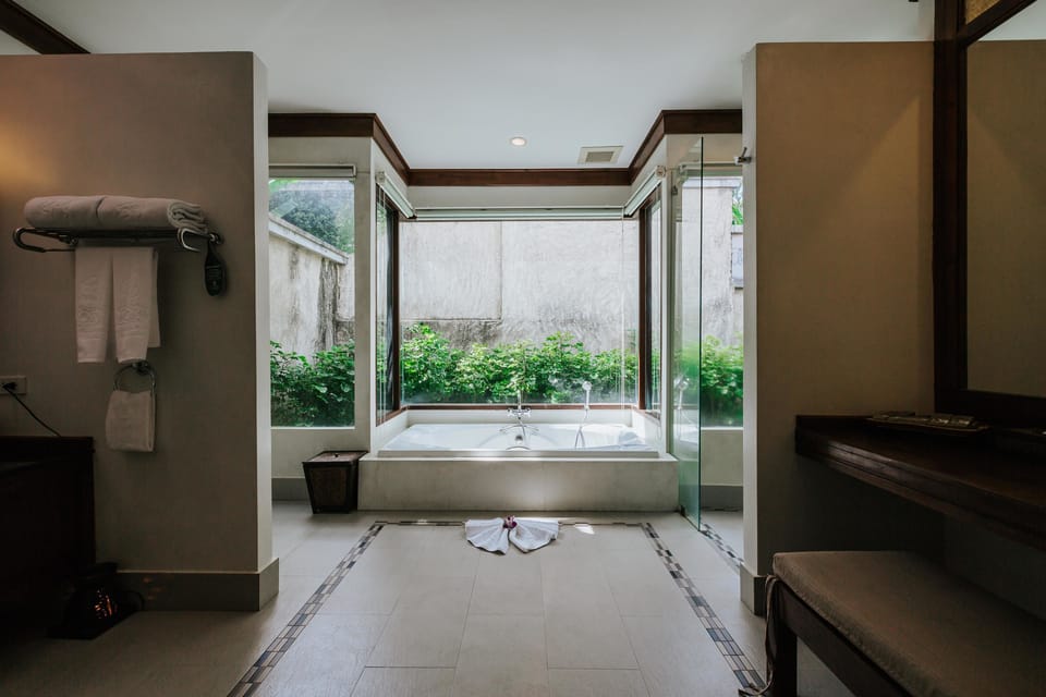 Shower, hair dryer, bathrobes, slippers
