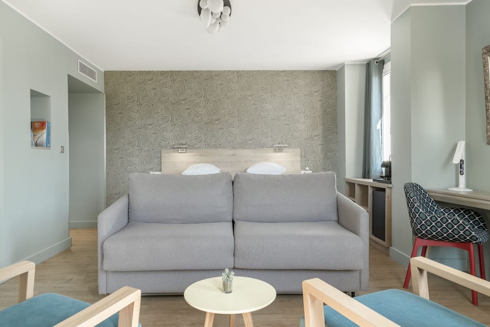 Suite | Premium bedding, minibar, desk, blackout drapes