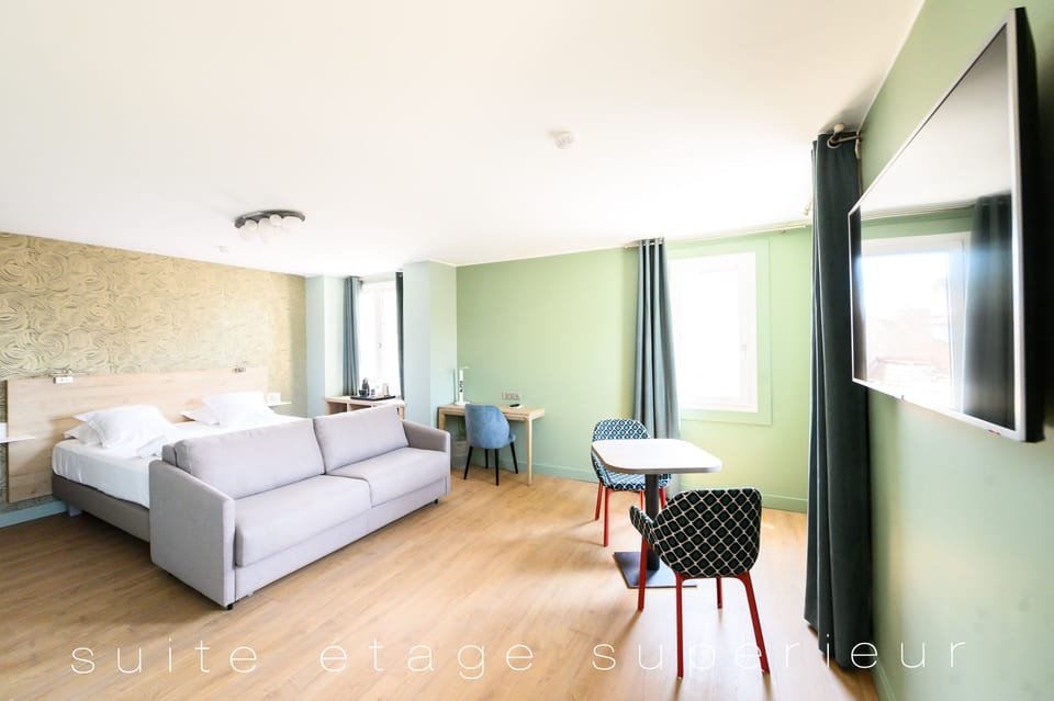Suite | Premium bedding, minibar, desk, blackout drapes