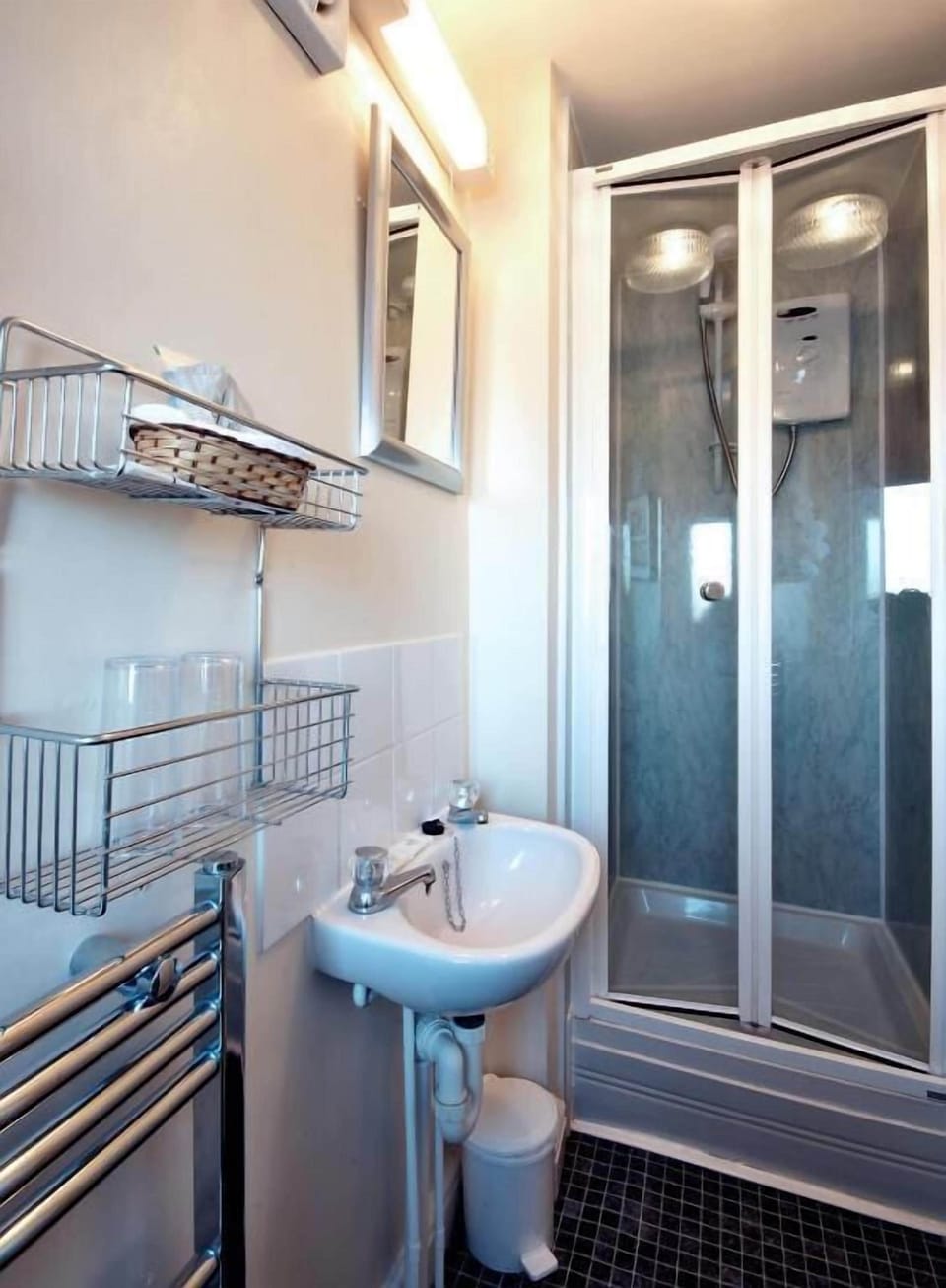 Standard Double Room | Bathroom | Shower, hair dryer, towels, toilet paper