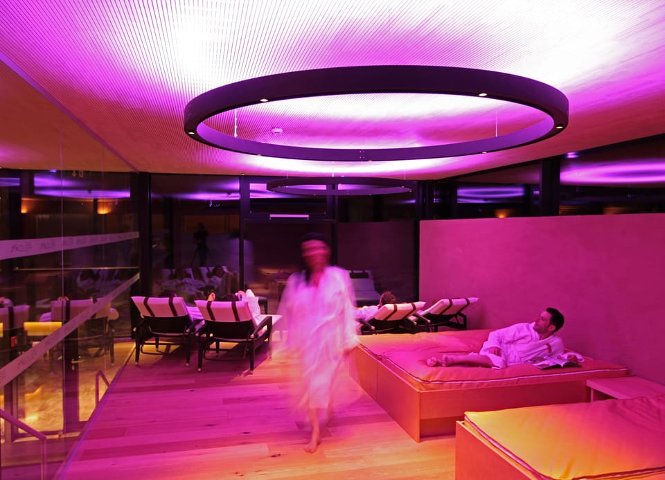 1 treatment room, massages