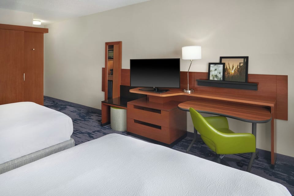 Desk, laptop workspace, iron/ironing board, free WiFi