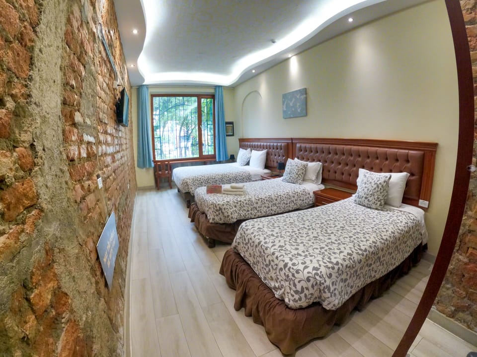 Triple Room | In-room safe, desk, iron/ironing board (on request), WiFi (free)