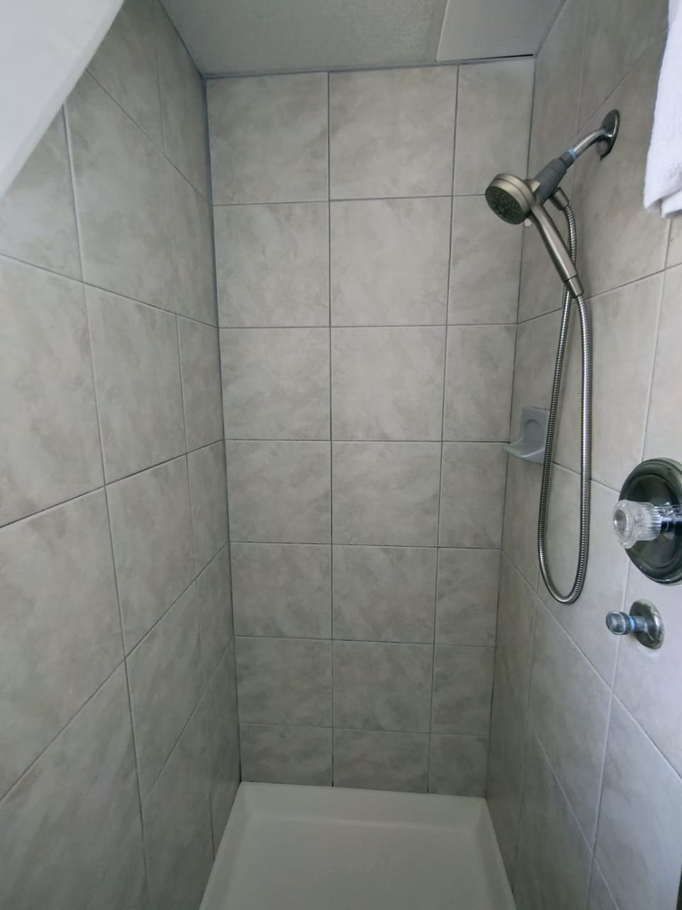 Standard Double Room, 2 Double Beds | Bathroom | Towels