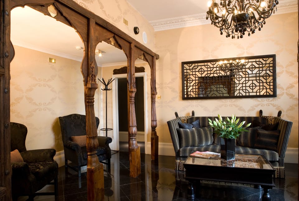 Lobby lounge
