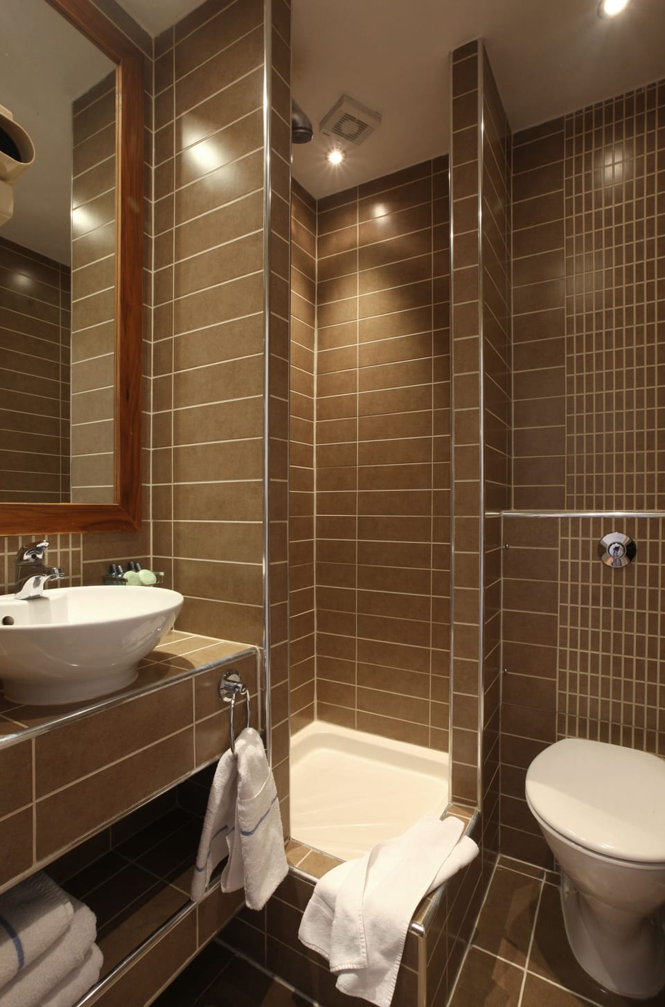 Standard Double Room | Bathroom | Free toiletries, hair dryer, towels, soap