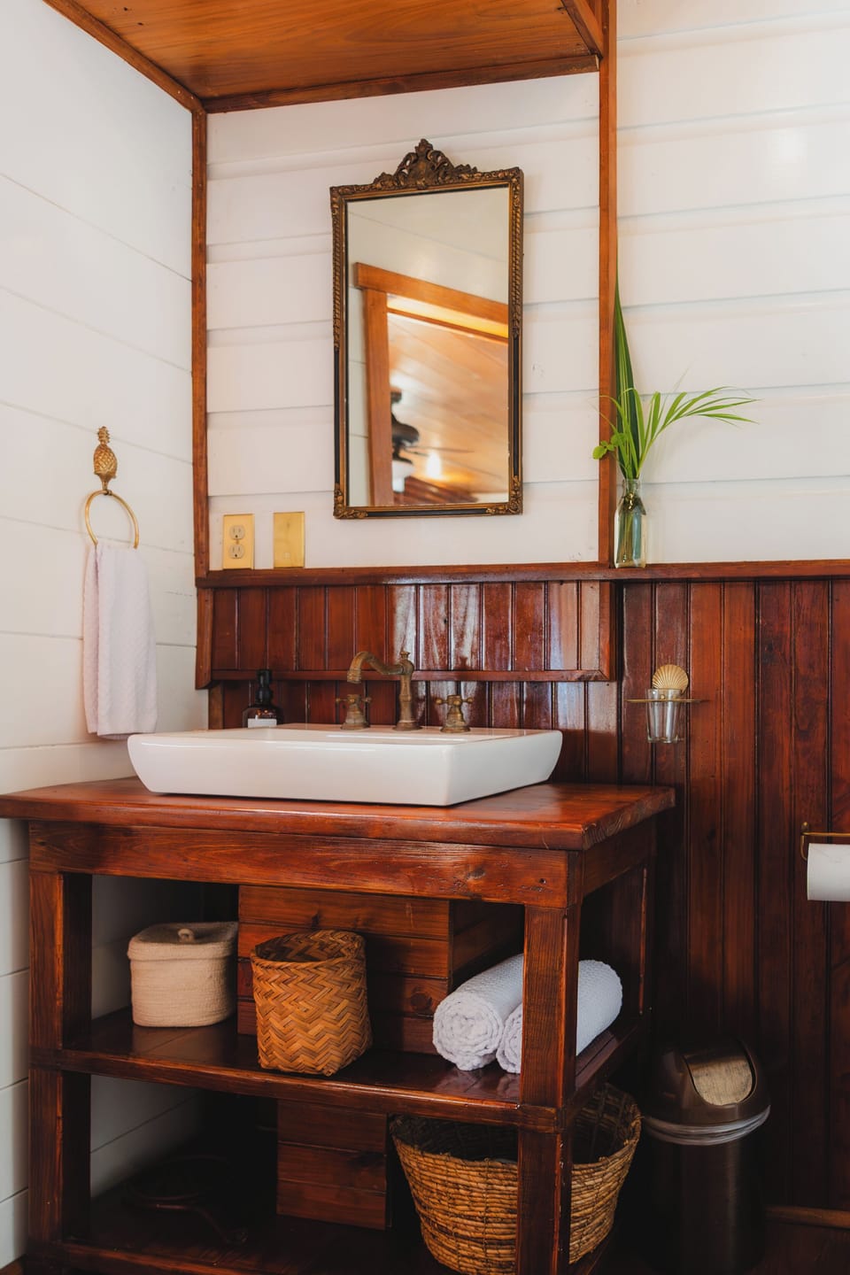 Deluxe Room, 1 Queen Bed, Kitchenette, Ocean View | Bathroom | Shower, hydromassage showerhead, eco-friendly toiletries, hair dryer