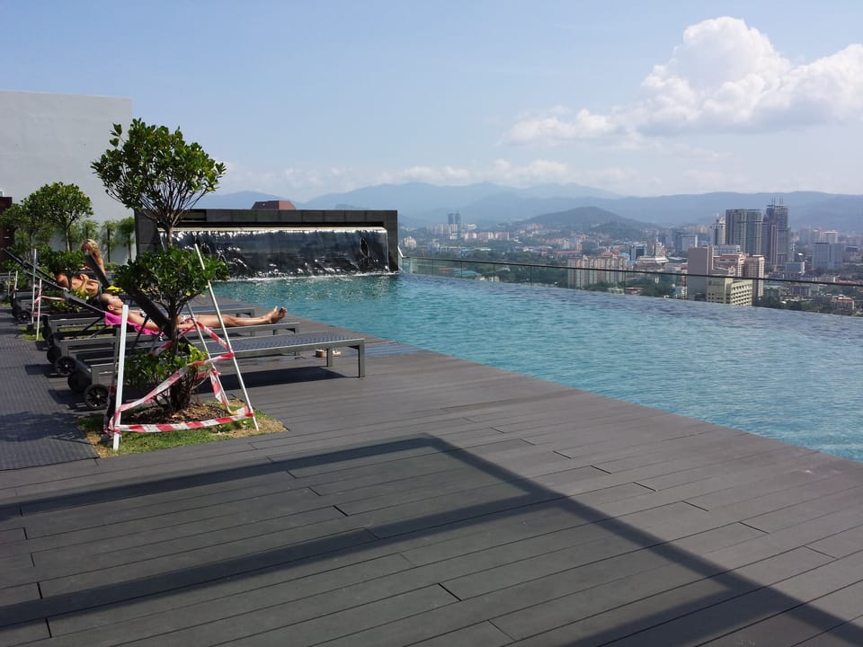 Infinity pool