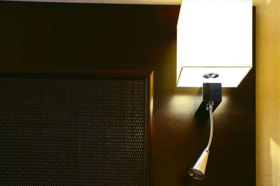 Single Room | Premium bedding, in-room safe, desk, blackout drapes