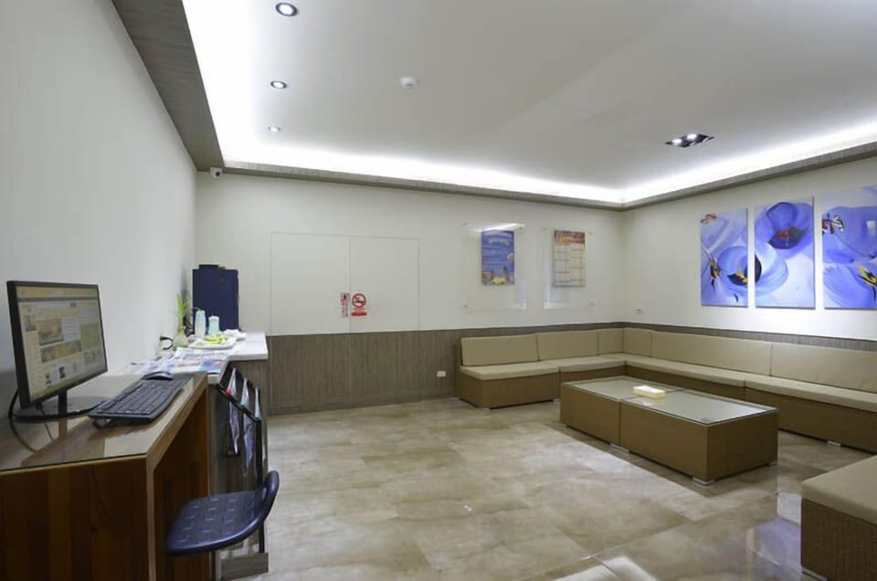 Concierge desk