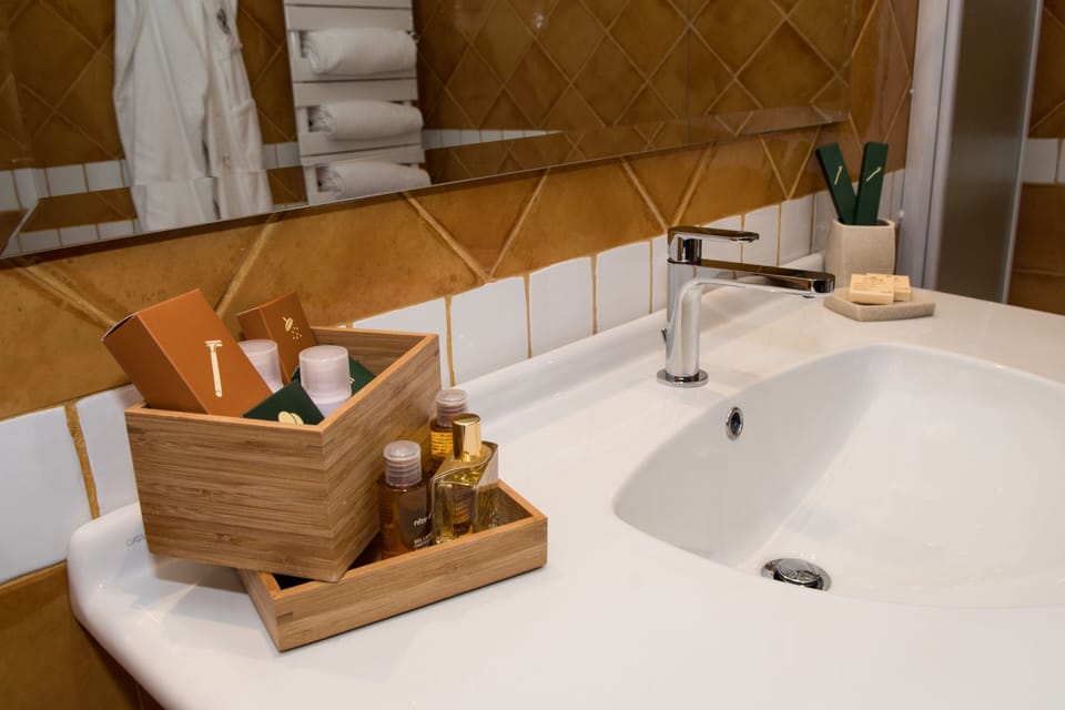 Standard Double Room | Bathroom | Free toiletries, hair dryer, slippers, bidet