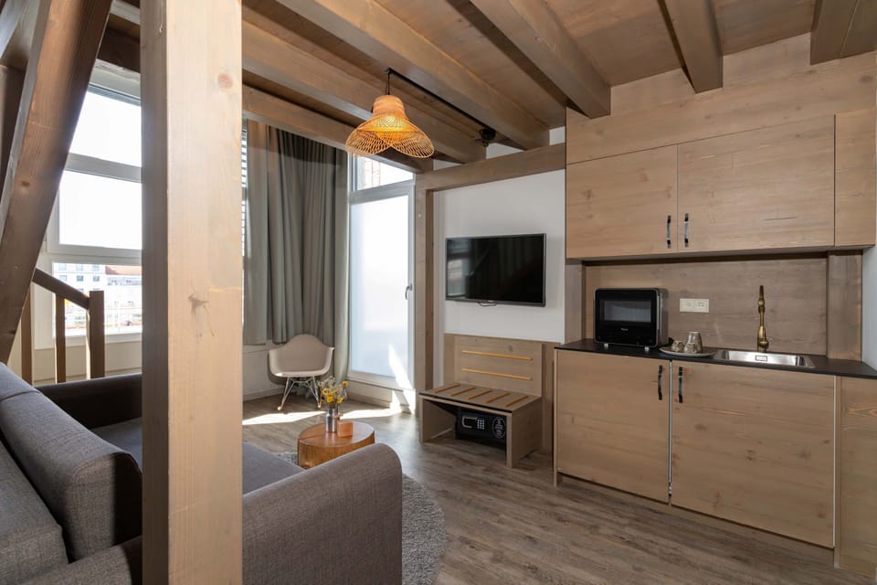 Suite, 1 Bedroom | In-room safe, individually decorated, individually furnished, desk