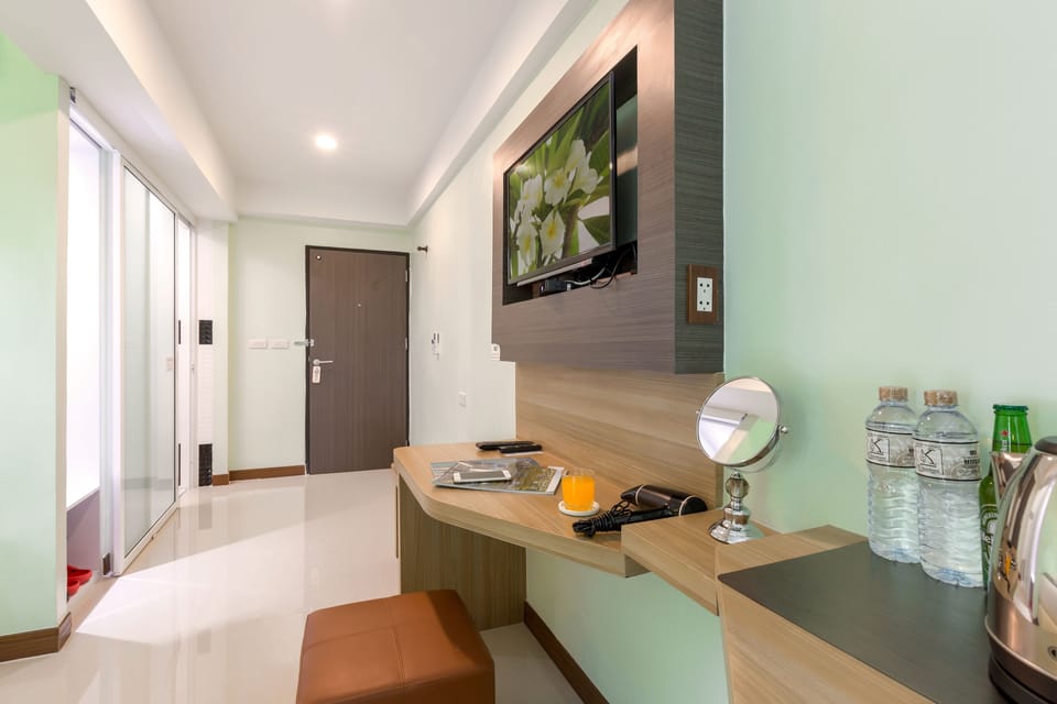 Deluxe Double Room | Desk, laptop workspace, blackout drapes, free WiFi