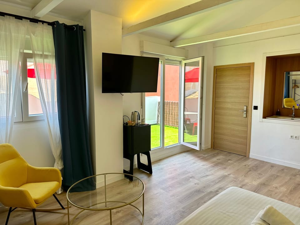 Premium Double Room, Terrace | Egyptian cotton sheets, premium bedding, down comforters