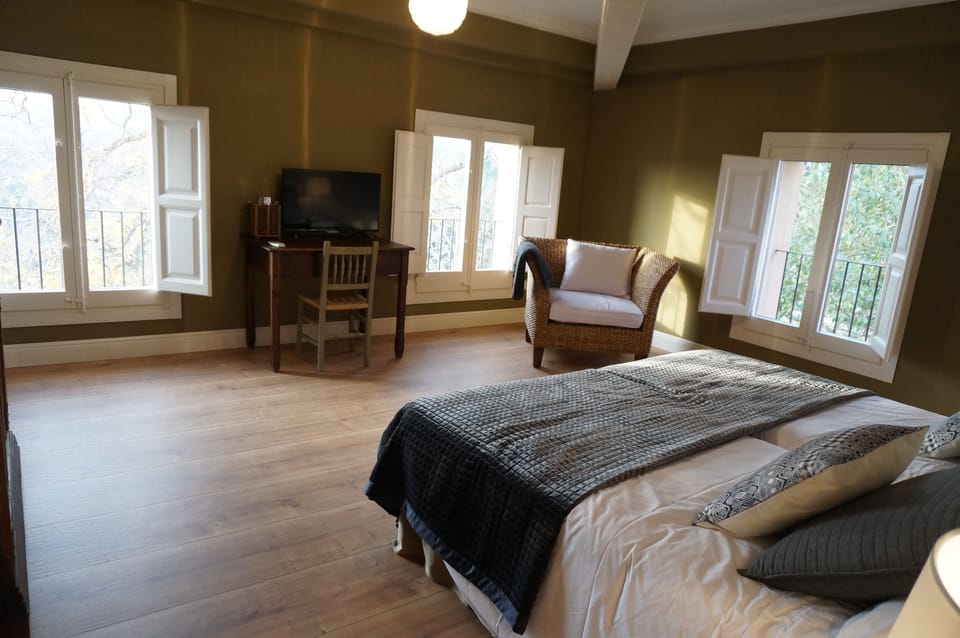 Deluxe Double or Twin Room, Mountain View | Premium bedding, down comforters, individually decorated