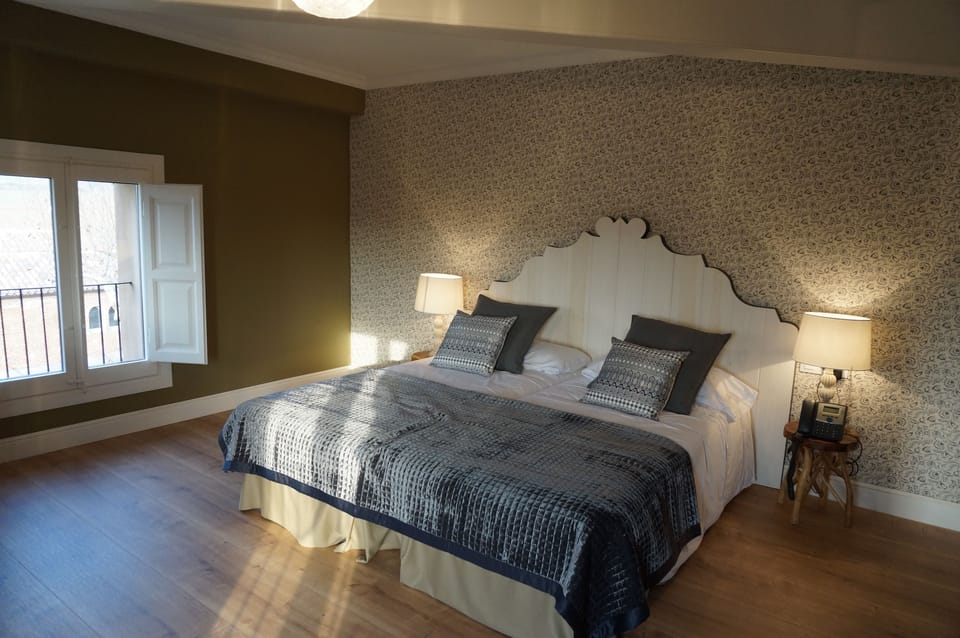 Deluxe Double or Twin Room, Mountain View | Premium bedding, down comforters, individually decorated
