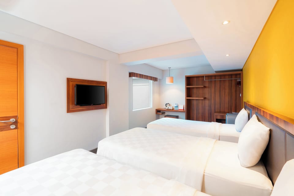 Triple Room (Express Triple Rooms) | In-room safe, desk, soundproofing, iron/ironing board