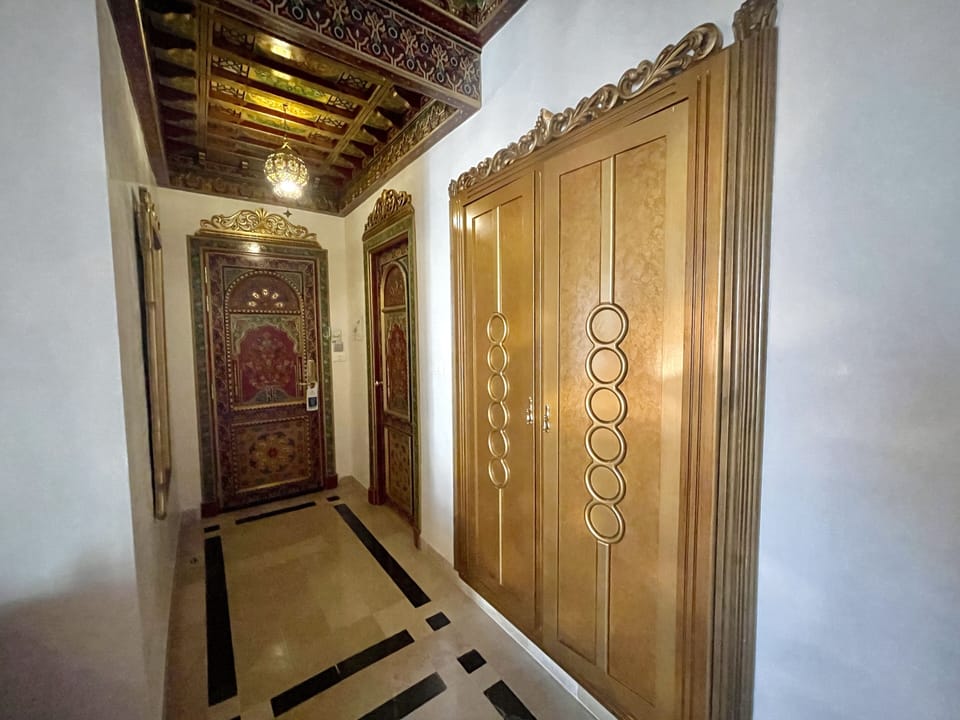 Royal Suite | Wardrobe