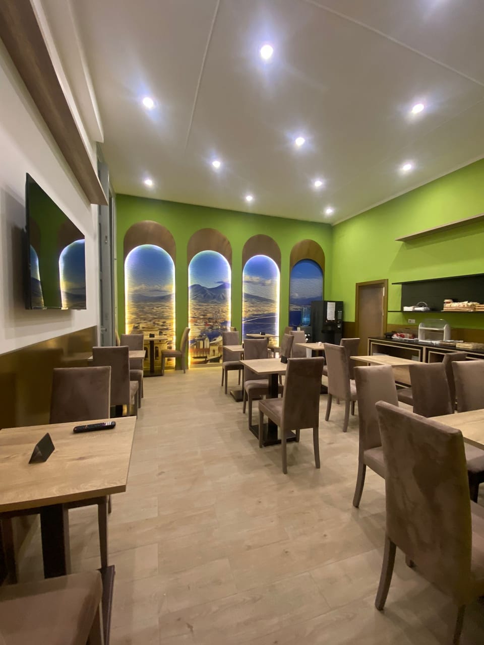 Free daily continental breakfast