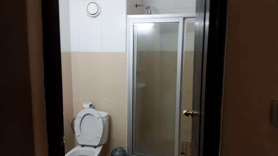 Shower, free toiletries, towels