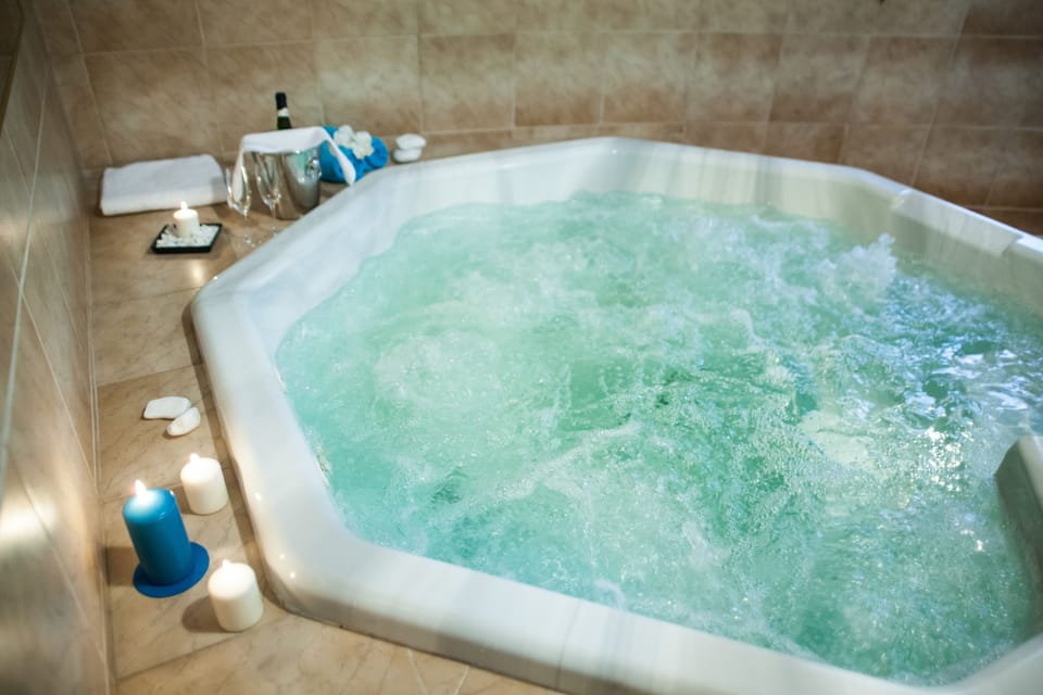 Indoor spa tub