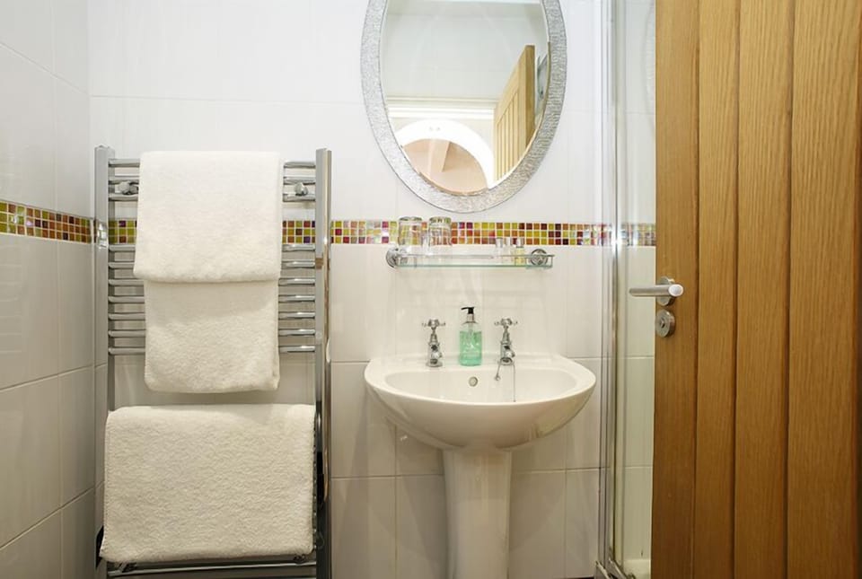 Premium Double Room | Bathroom shower