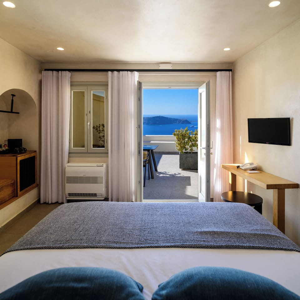 Classic Room, Caldera & Sea View | Premium bedding, pillowtop beds, in-room safe, individually furnished