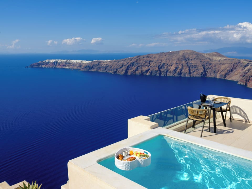 Deluxe Suite, Private Pool, Caldera & Sea View | Terrace/patio